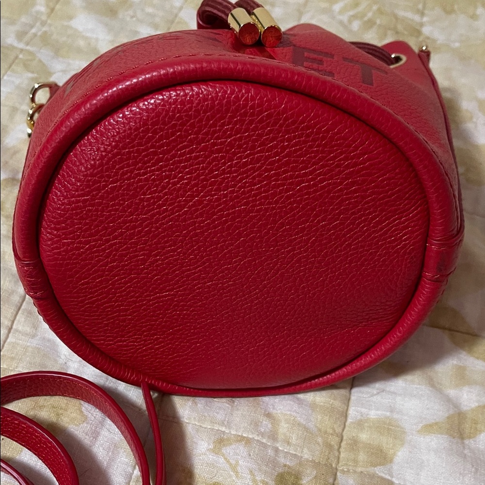 Marc Jacobs  The Bucket Bag Original Red like new - Picture 5 of 7